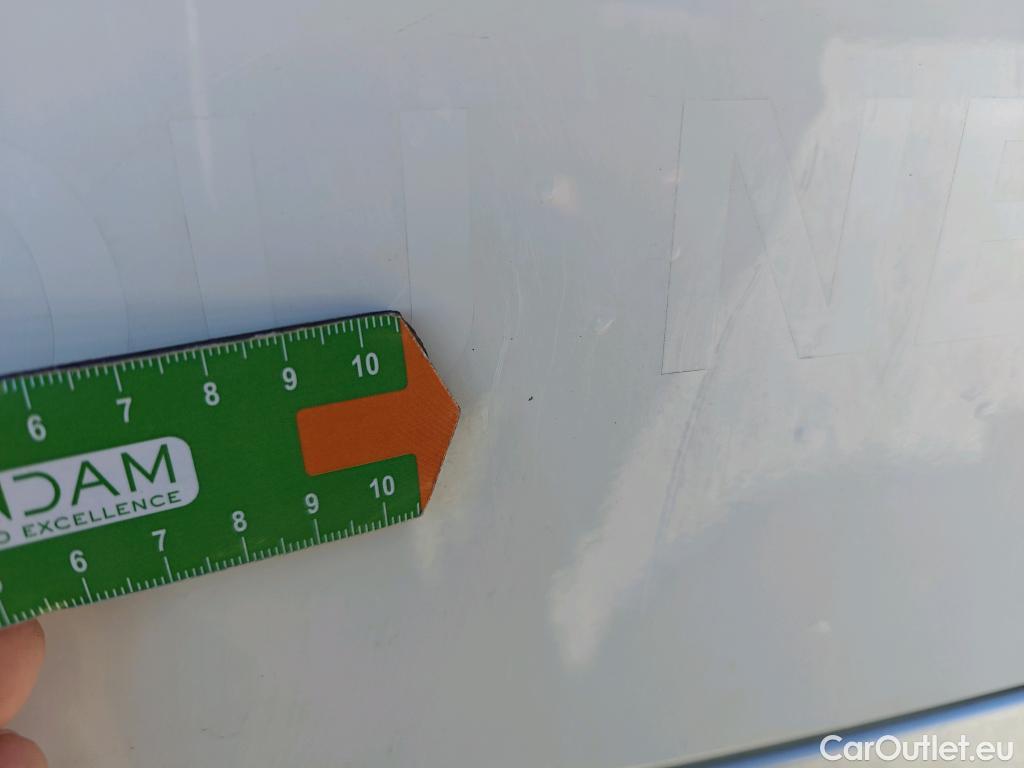  Peugeot  2008 PEUGEOT  / 2019 / 5P / todoterreno Allure BlueHDI 81kW (110CV) #33