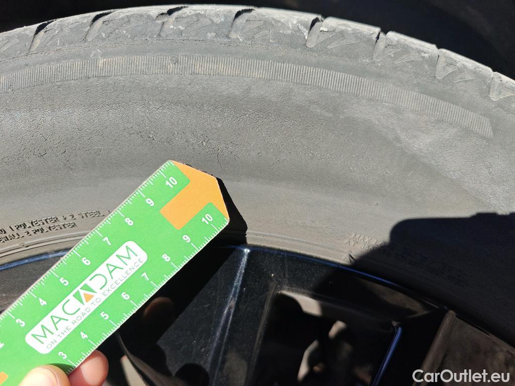  Toyota  RAV4 TOYOTA  / 2018 / 5P / todoterreno 2.5l 220H Style #9