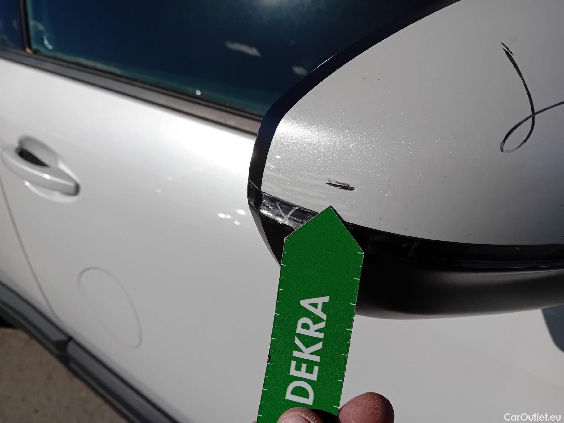  Peugeot  3008 PEUGEOT  / 2020 / 5P / todoterreno 1.5 BlueHDi 96kW (130CV) S&S Active Pack (AC4) #40