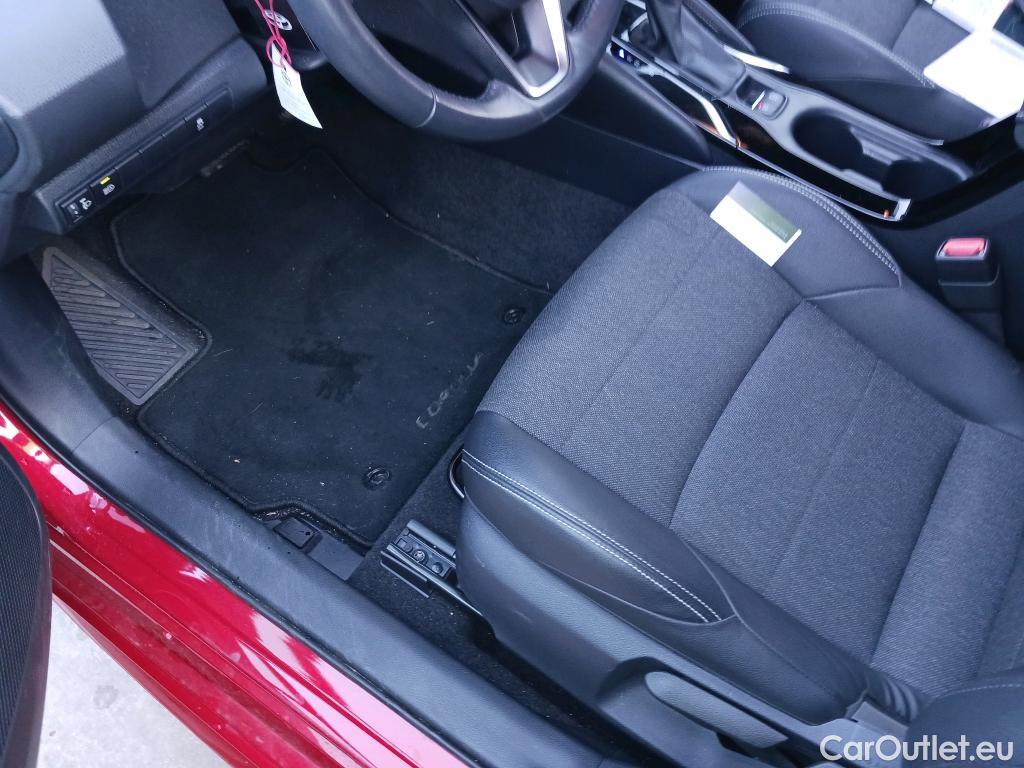  Toyota  Corolla TOYOTA  / 2020 / 5P / berlina con portón 1.8 125H STYLE E-CVT #17