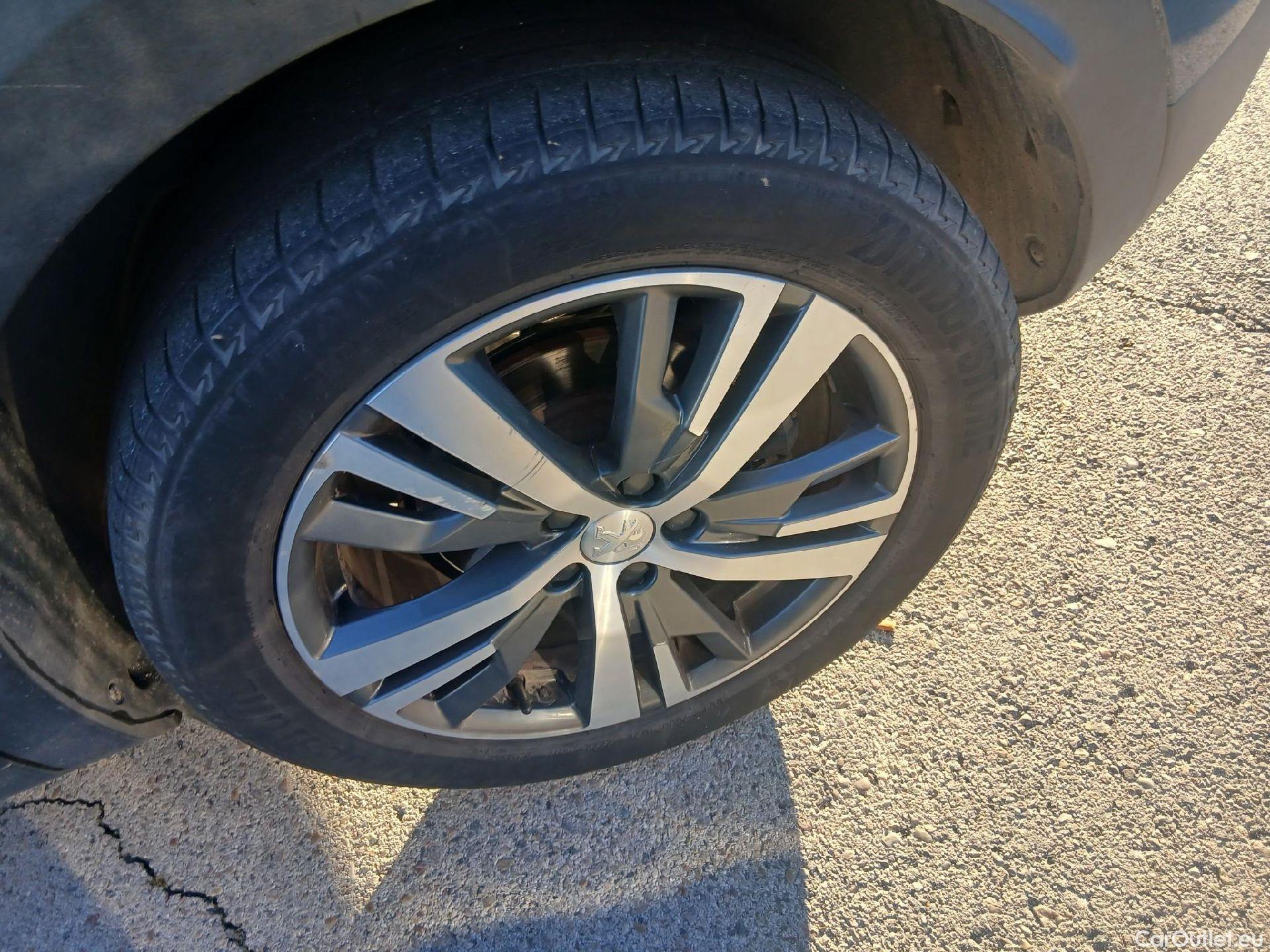  Peugeot  3008 PEUGEOT  / 2020 / 5P / todoterreno 1.5 BlueHDi 96kW S&S Allure Pack EAT8 #8