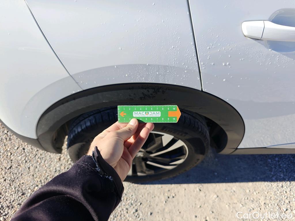  Peugeot  2008 PEUGEOT  / 2019 / 5P / todoterreno Allure BlueHDI 81kW (110CV) #43