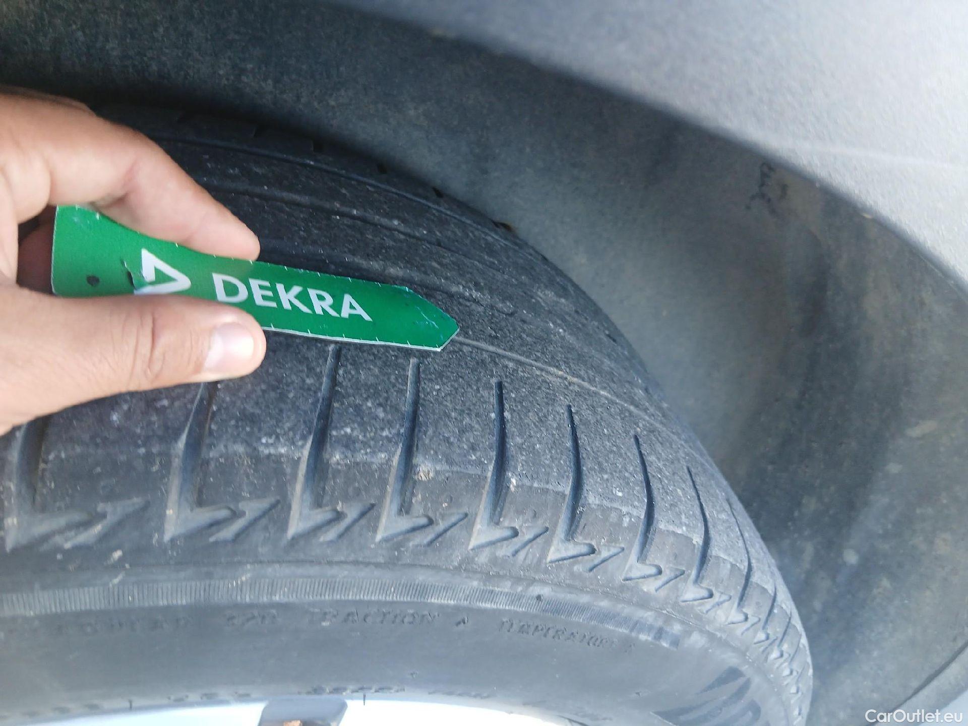  Peugeot  3008 PEUGEOT  / 2020 / 5P / todoterreno 1.5 BlueHDi 96kW S&S Allure Pack EAT8 #6