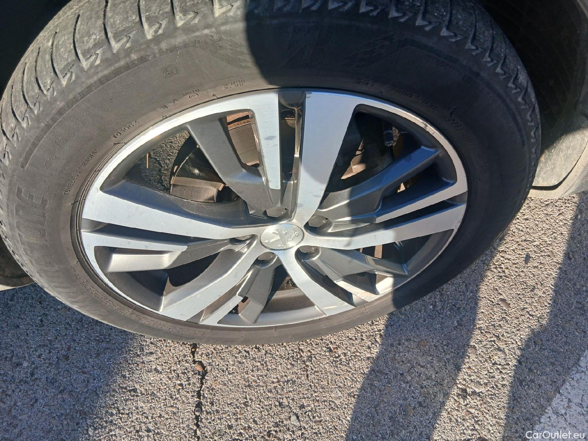  Peugeot  3008 PEUGEOT  / 2020 / 5P / todoterreno 1.5 BlueHDi 96kW S&S Allure Pack EAT8 #54