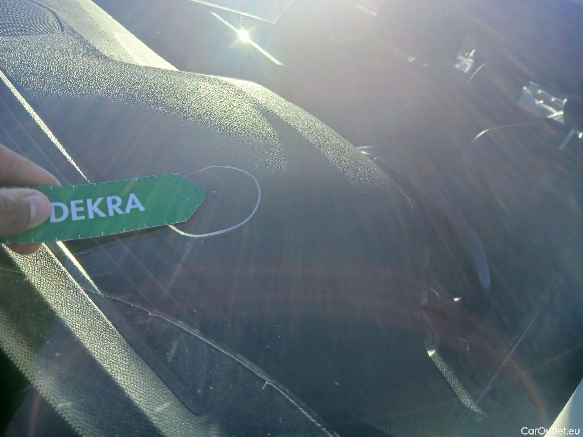  Peugeot  3008 PEUGEOT  / 2020 / 5P / todoterreno 1.5 BlueHDi 96kW S&S Allure Pack EAT8 #26