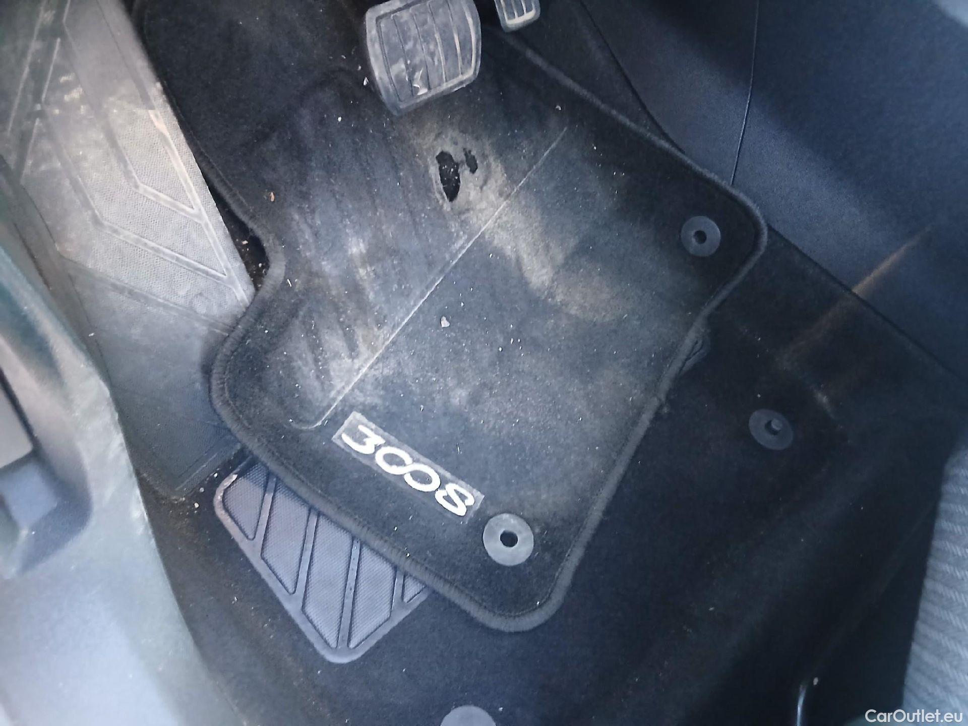  Peugeot  3008 PEUGEOT  / 2020 / 5P / todoterreno 1.5 BlueHDi 96kW S&S Allure Pack EAT8 #15