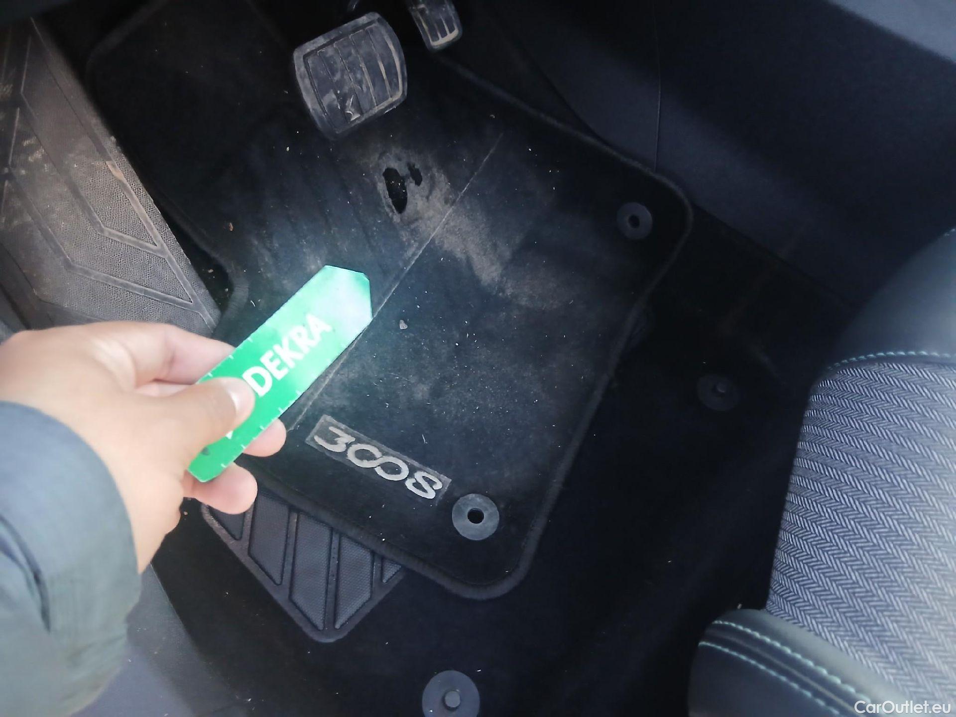  Peugeot  3008 PEUGEOT  / 2020 / 5P / todoterreno 1.5 BlueHDi 96kW S&S Allure Pack EAT8 #14