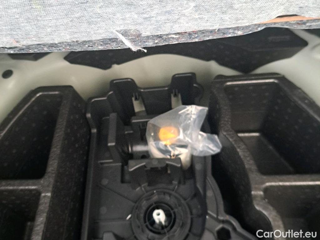  Peugeot  208 PEUGEOT  / 2019 / 5P / berlina con portón PureTech 73kW (100CV) Allure #13