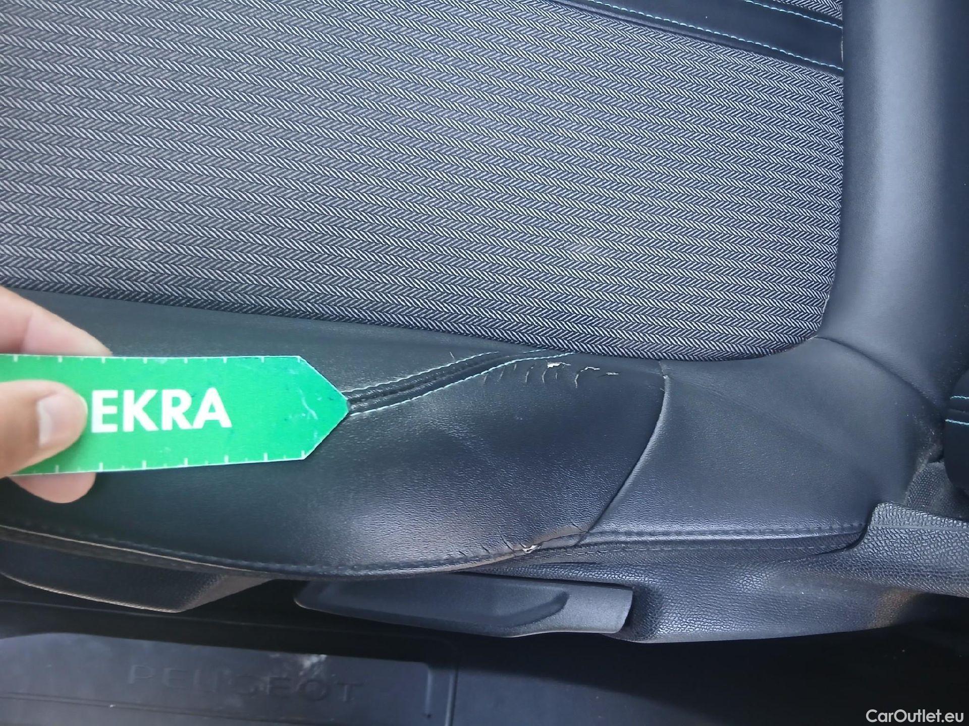  Peugeot  3008 PEUGEOT  / 2020 / 5P / todoterreno 1.5 BlueHDi 96kW S&S Allure Pack EAT8 #17