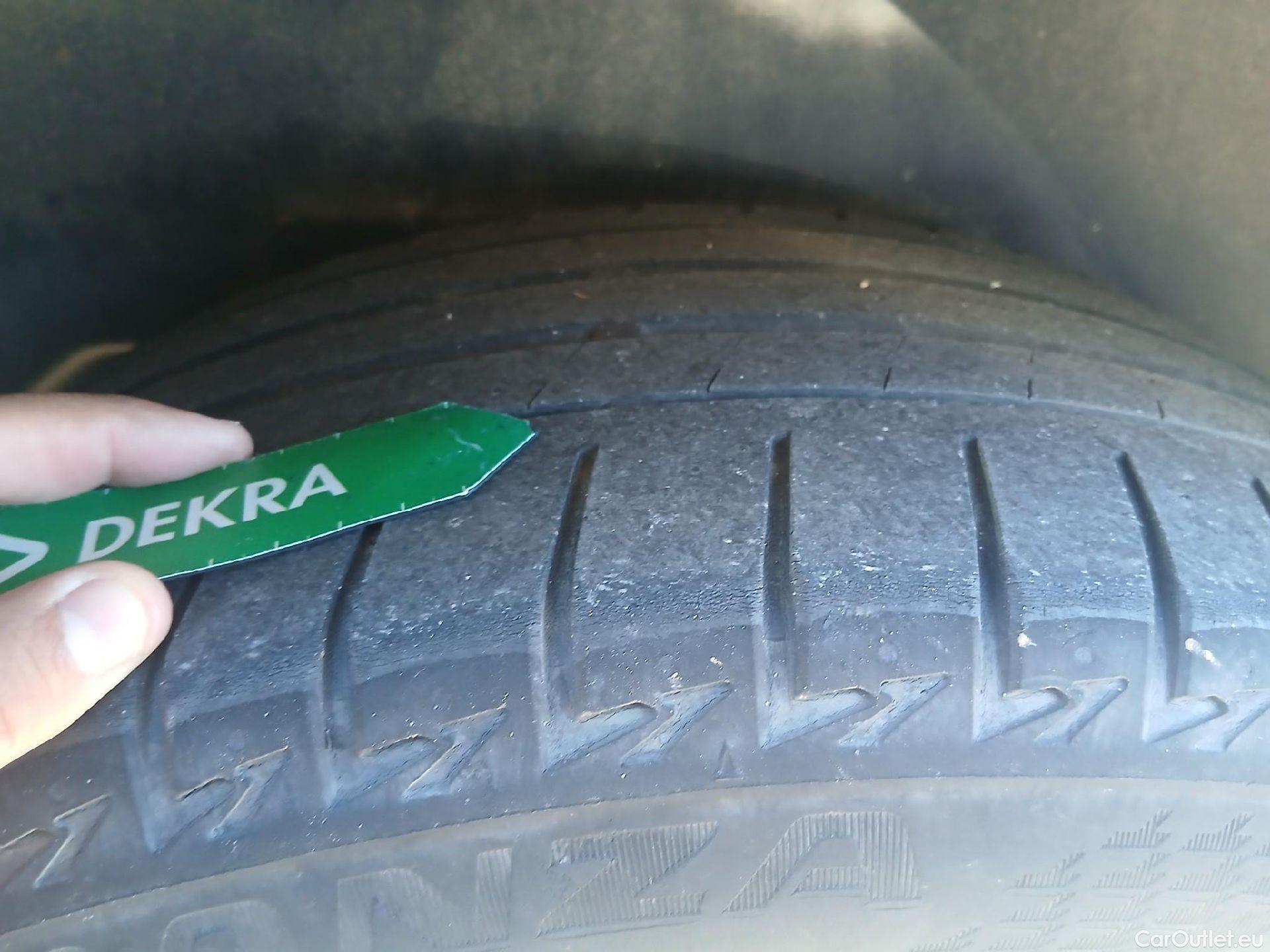  Peugeot  3008 PEUGEOT  / 2020 / 5P / todoterreno 1.5 BlueHDi 96kW S&S Allure Pack EAT8 #9