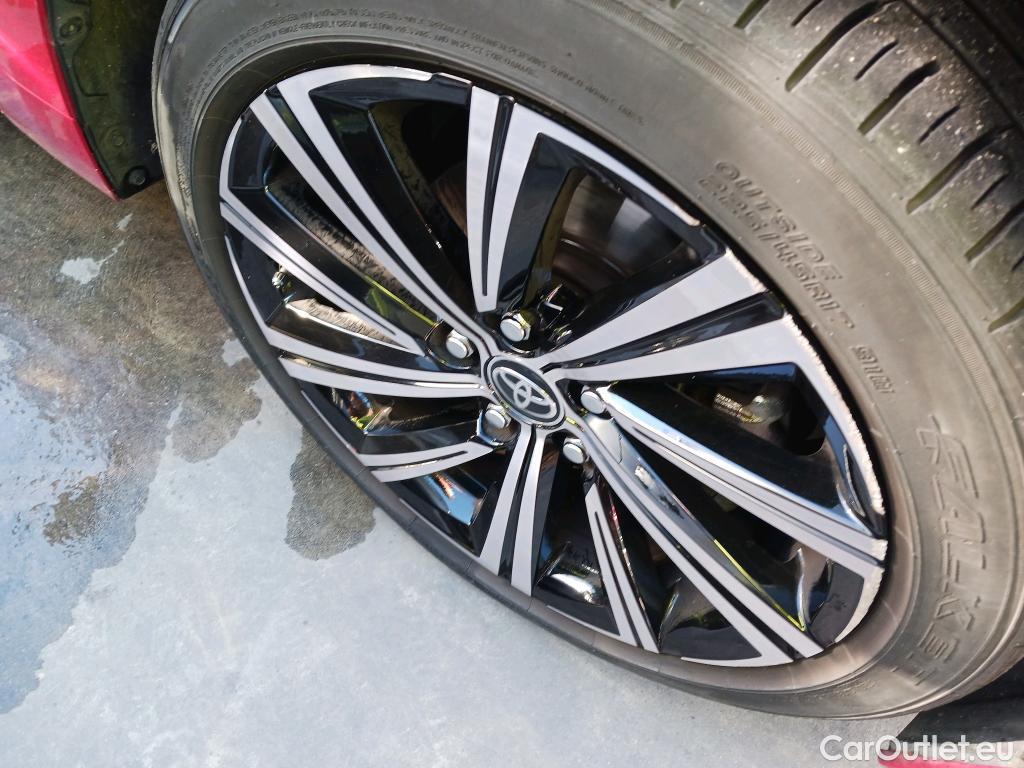  Toyota  Corolla TOYOTA  / 2020 / 5P / berlina con portón 1.8 125H STYLE E-CVT #1