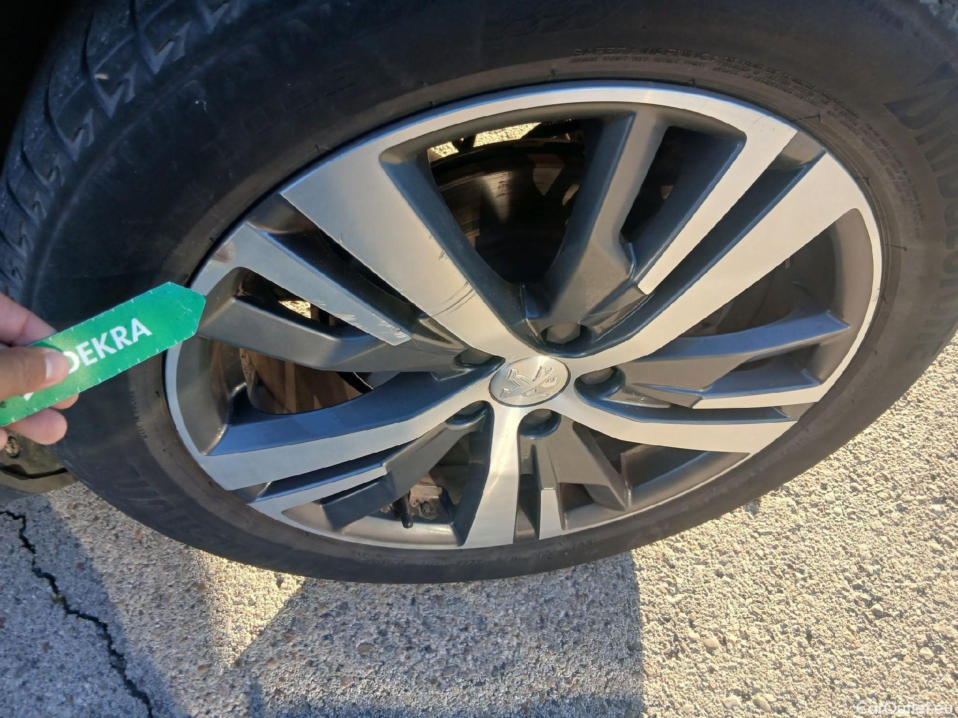  Peugeot  3008 PEUGEOT  / 2020 / 5P / todoterreno 1.5 BlueHDi 96kW S&S Allure Pack EAT8 #33