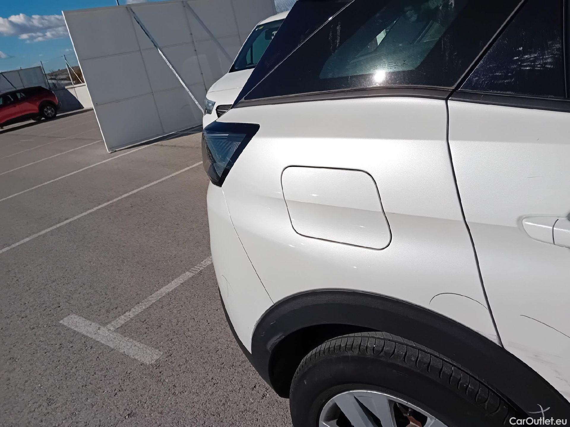  Peugeot  3008 PEUGEOT  / 2020 / 5P / todoterreno 1.5 BlueHDi 96kW (130CV) S&S Active Pack (AC4) #32