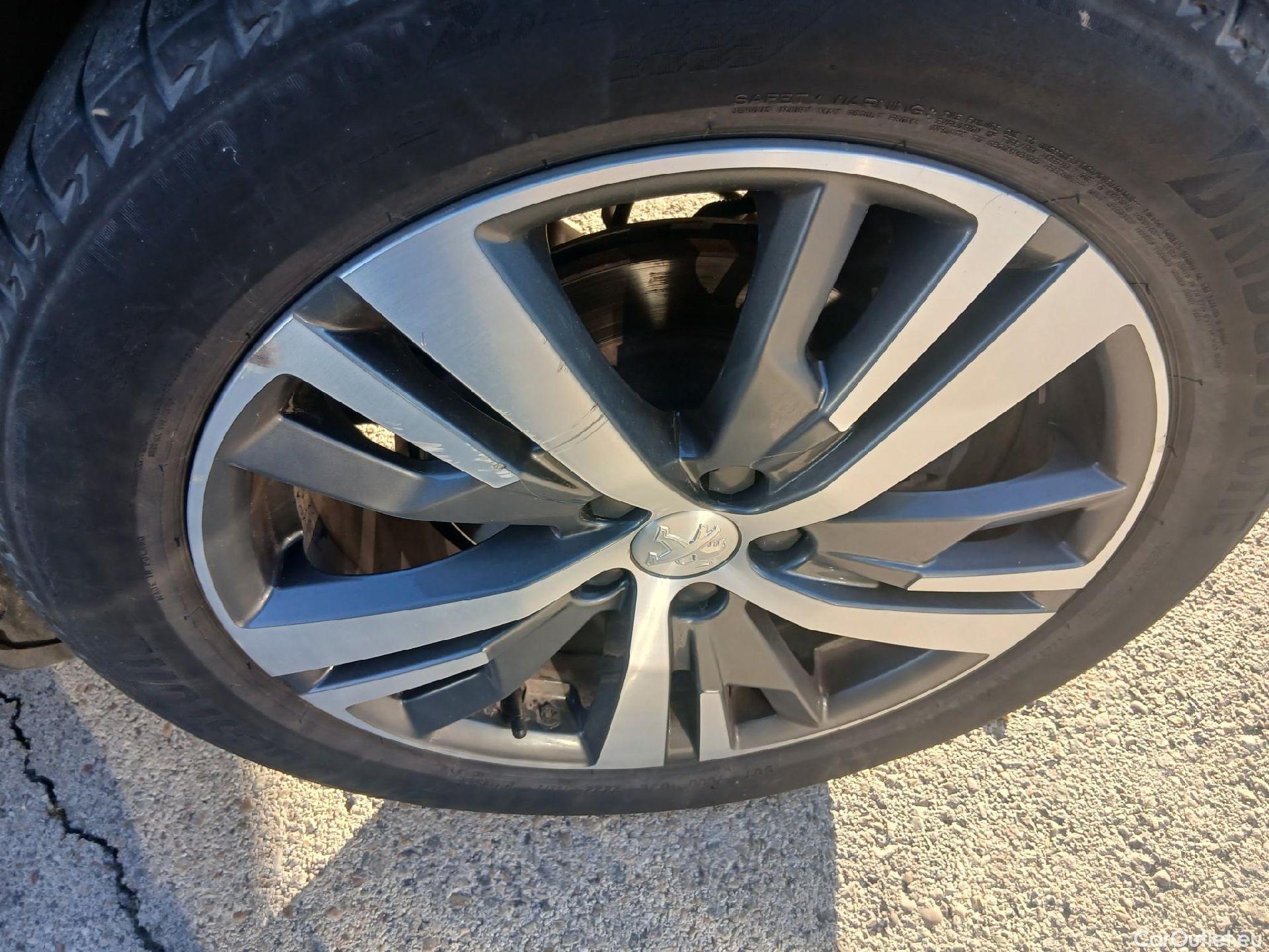  Peugeot  3008 PEUGEOT  / 2020 / 5P / todoterreno 1.5 BlueHDi 96kW S&S Allure Pack EAT8 #32