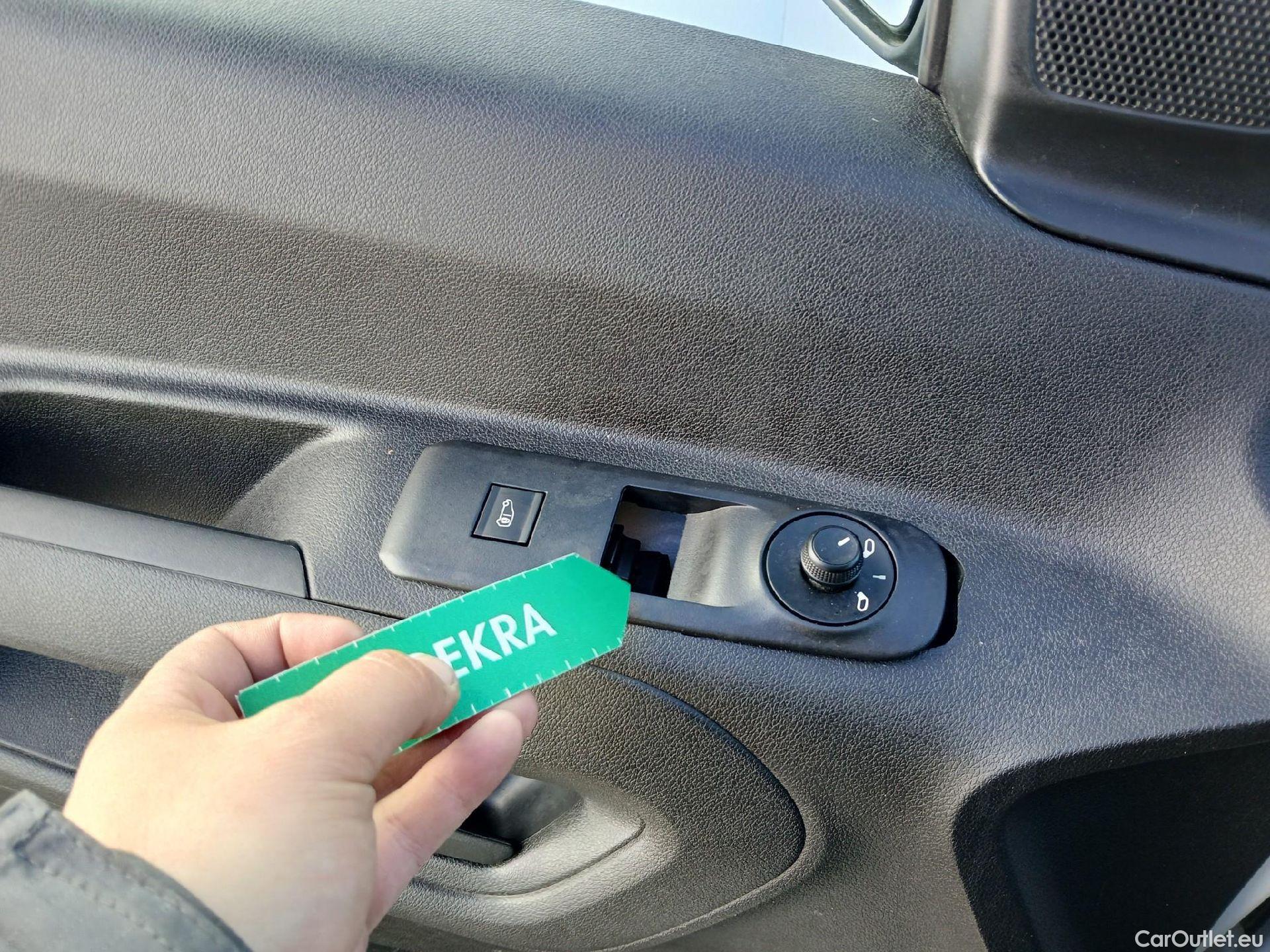  Opel  Combo OPEL  / 2018 / 3P / furgón derivado de turismo 1.6 TD S/S 74kW (100CV) Express L H1 650 #4