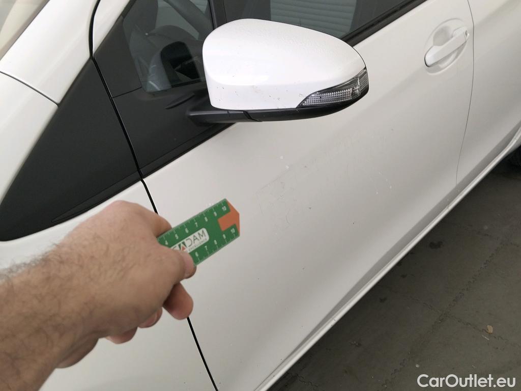  Toyota  Yaris TOYOTA  / 2017 / 5P / berlina con portón 1.5 100H Active #5