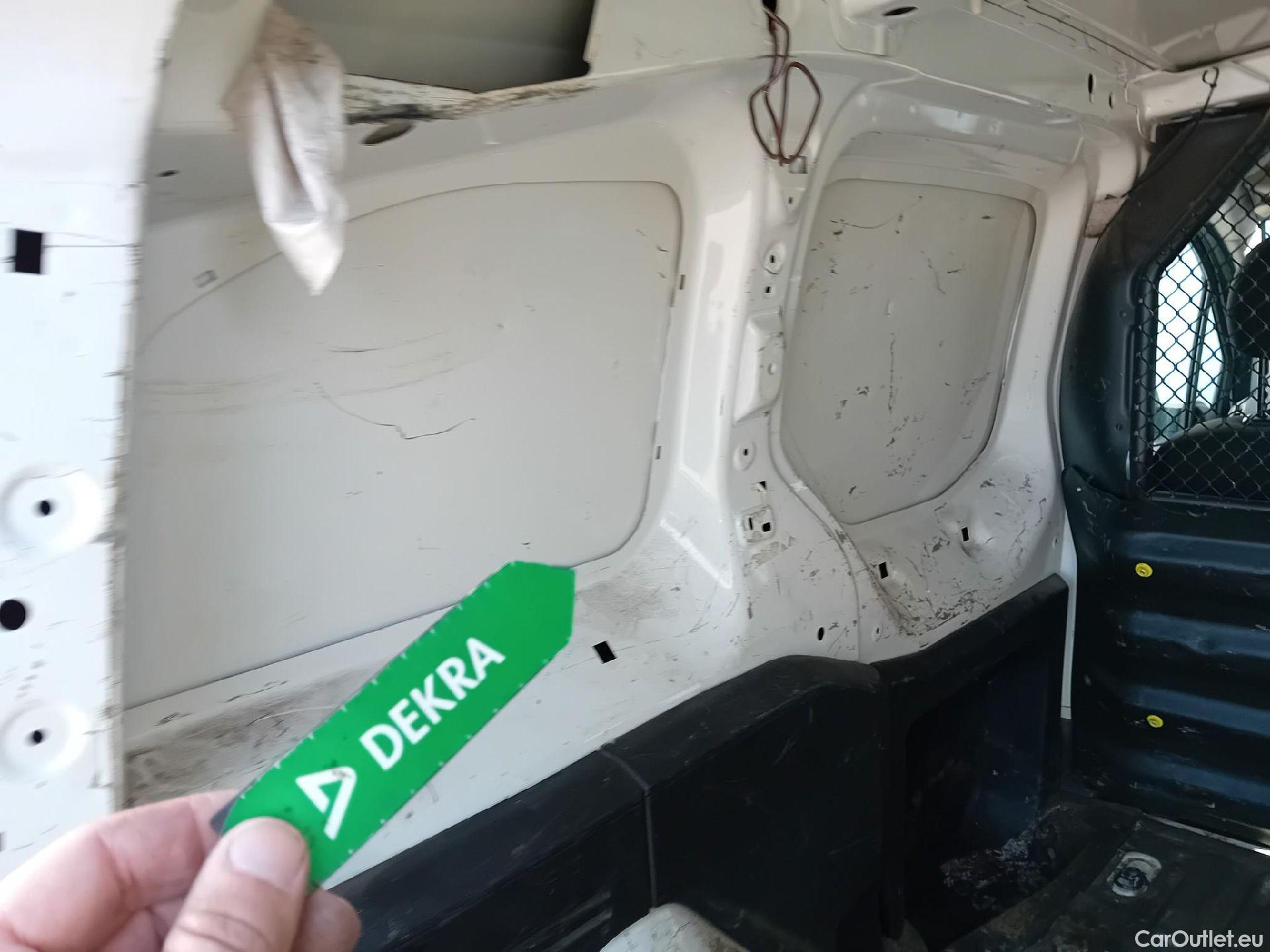  Citroen  Berlingo CITROEN  / 2015 / 3P / furgón derivado de turismo BlueHDi 74KW (100CV) #48