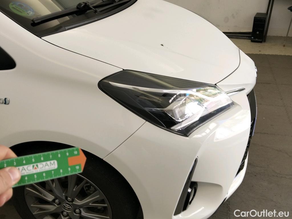  Toyota  Yaris TOYOTA  / 2017 / 5P / berlina con portón 1.5 100H Active #12