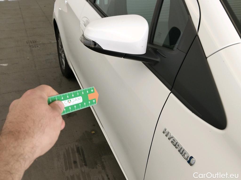  Toyota  Yaris TOYOTA  / 2017 / 5P / berlina con portón 1.5 100H Active #6