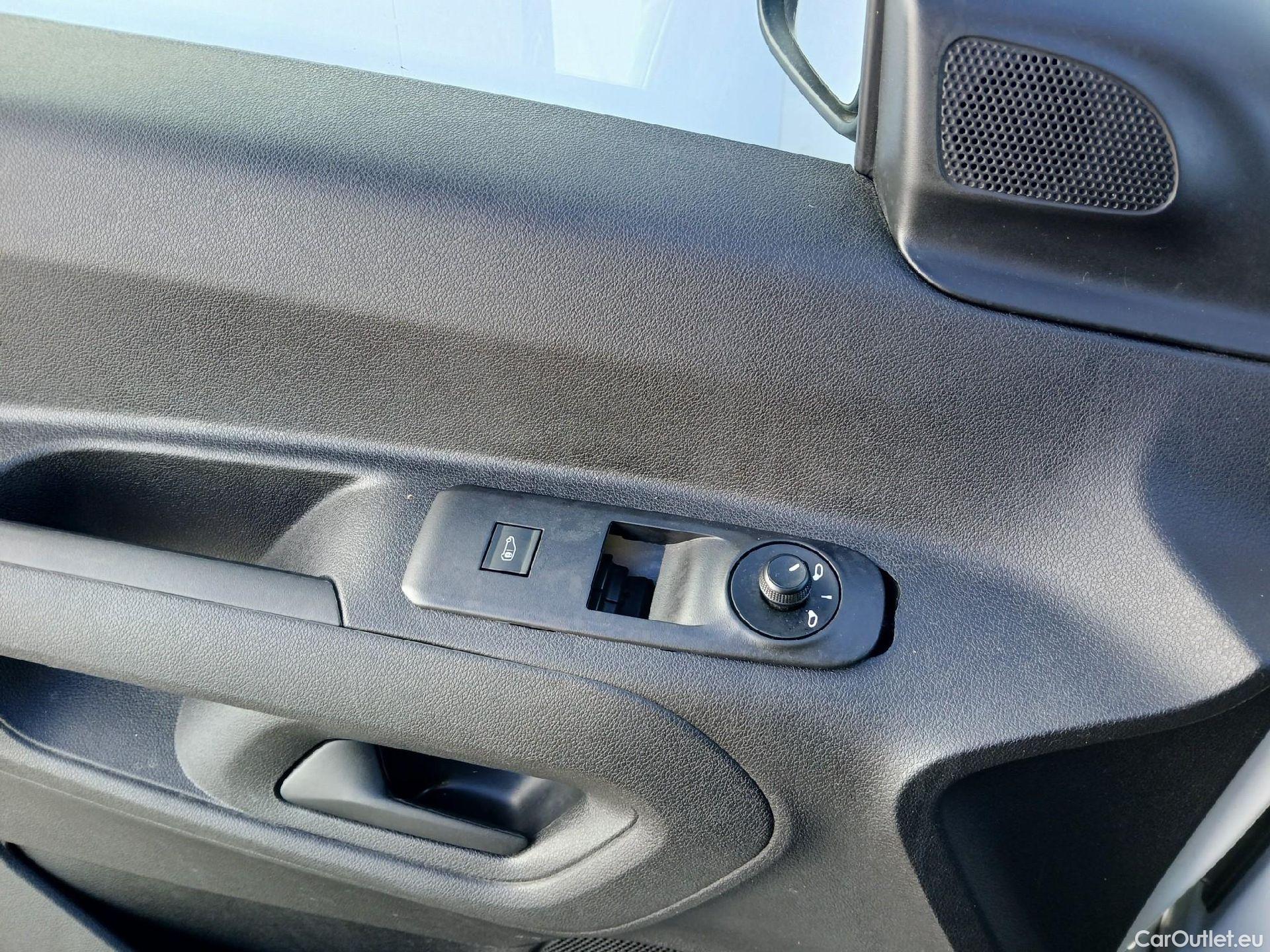  Opel  Combo OPEL  / 2018 / 3P / furgón derivado de turismo 1.6 TD S/S 74kW (100CV) Express L H1 650 #3