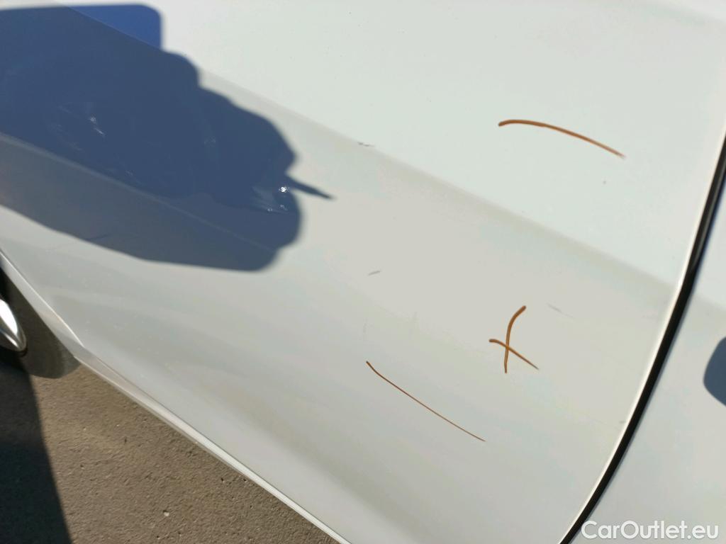  Volkswagen  Golf  VOLKSWAGEN / 2020 / 5P / berlina con portón Life 1.0 eTSI 81kW (110CV) DSG #8