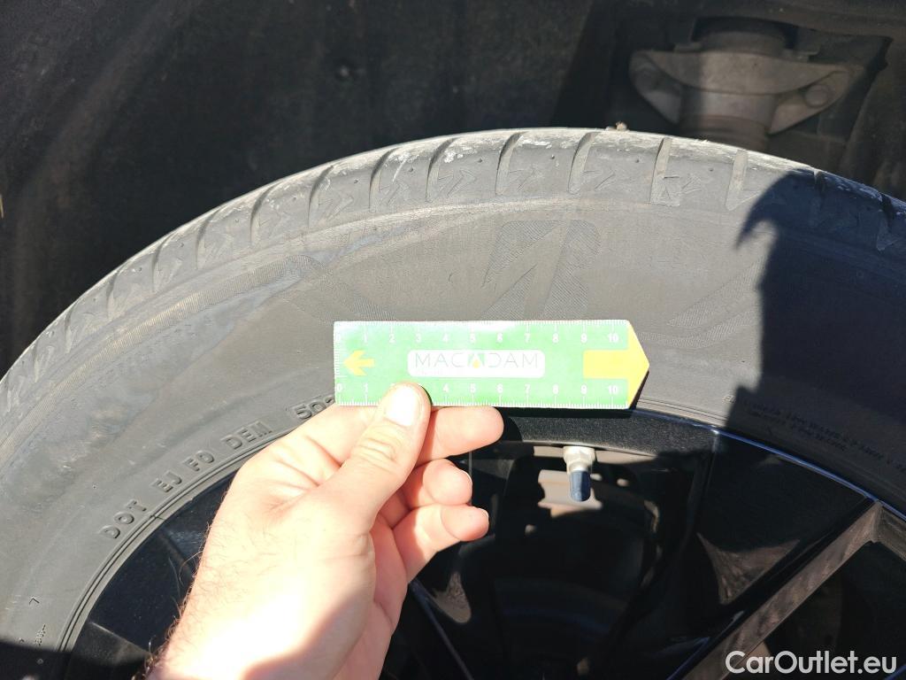  Toyota  RAV4 TOYOTA  / 2018 / 5P / todoterreno 2.5l 220H Style #36