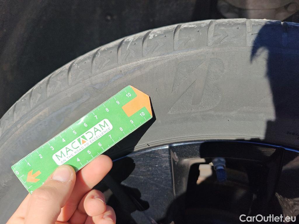  Toyota  RAV4 TOYOTA  / 2018 / 5P / todoterreno 2.5l 220H Style #37