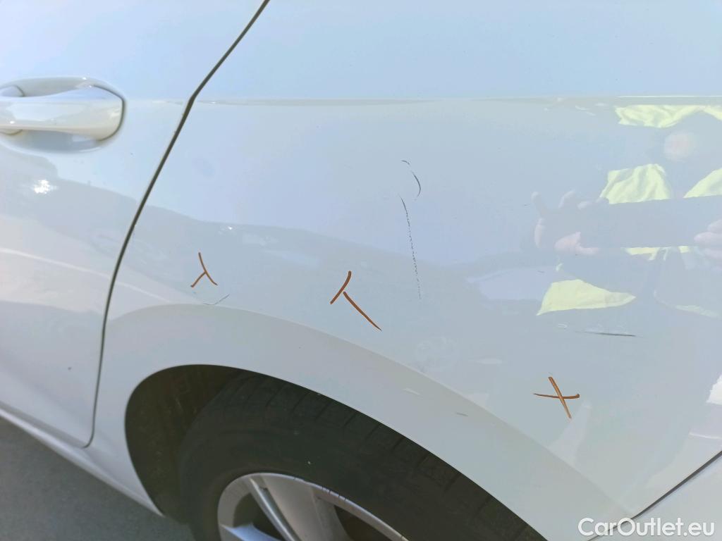  Volkswagen  Golf  VOLKSWAGEN / 2020 / 5P / berlina con portón Life 1.0 eTSI 81kW (110CV) DSG #4