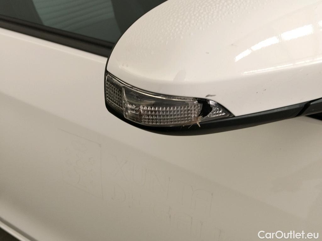  Toyota  Yaris TOYOTA  / 2017 / 5P / berlina con portón 1.5 100H Active #1