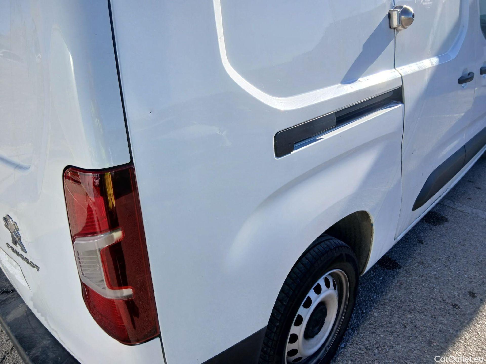  Peugeot  Partner PEUGEOT  / 2018 / 4P / furgón derivado de turismo Premium Long 1000kg BlueHDi 73kW #27