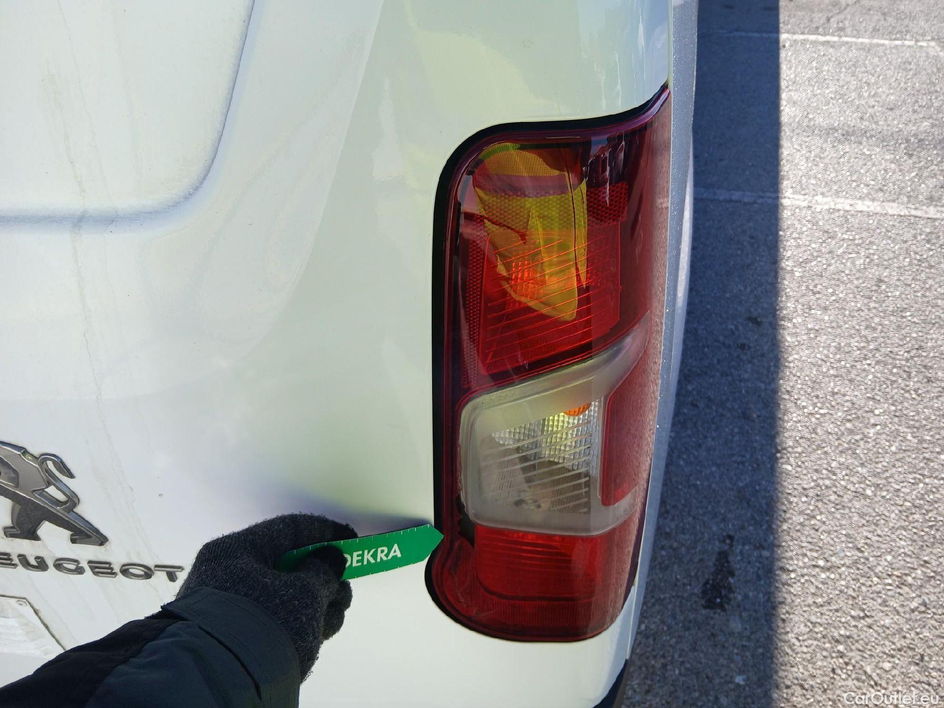  Peugeot  Partner PEUGEOT  / 2018 / 4P / furgón derivado de turismo Premium Long 1000kg BlueHDi 73kW #26