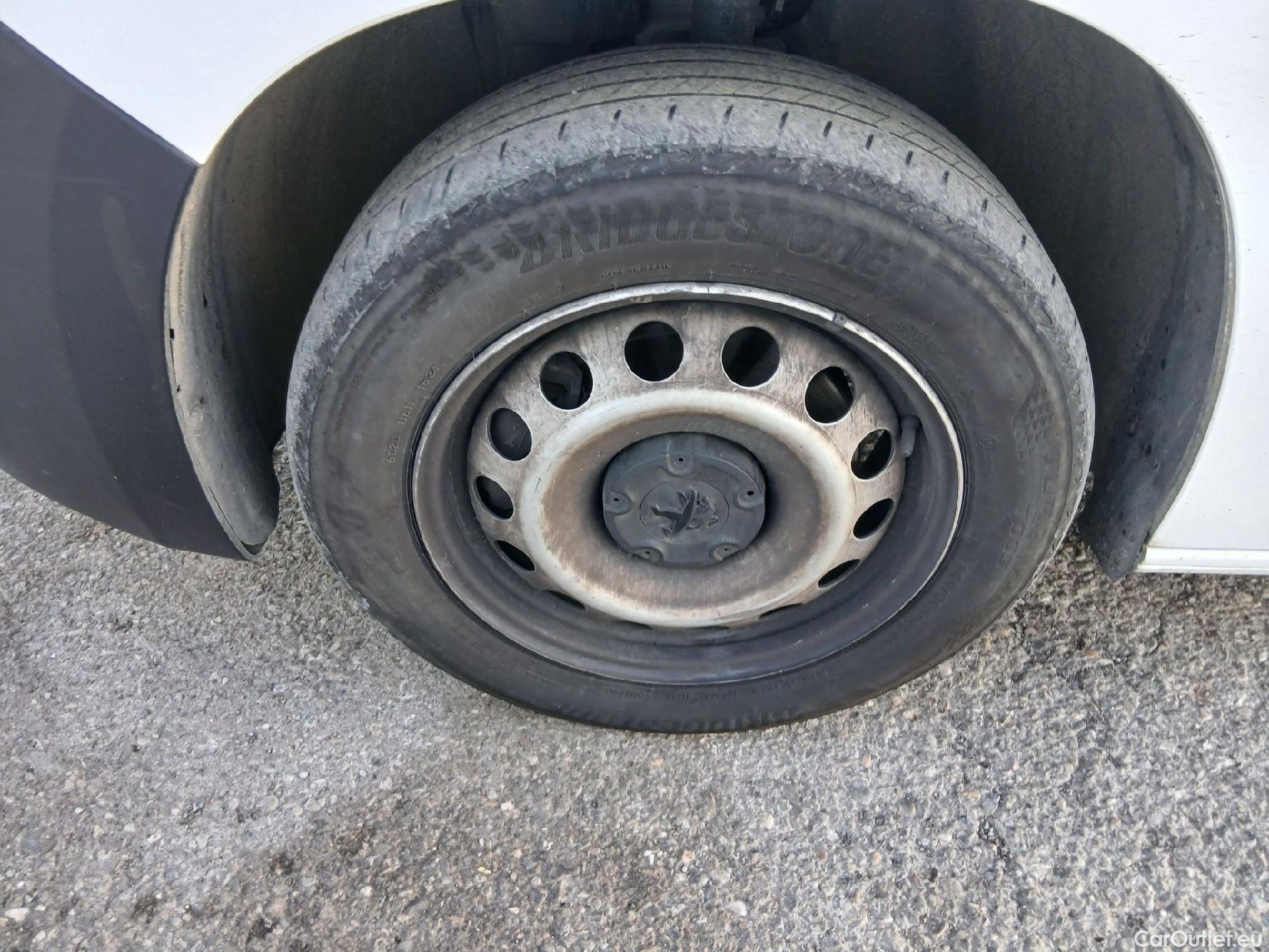  Peugeot  Partner PEUGEOT  / 2018 / 4P / furgón derivado de turismo Premium Long 1000kg BlueHDi 73kW #10