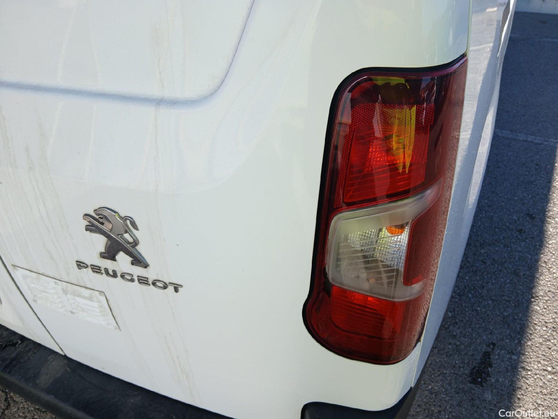  Peugeot  Partner PEUGEOT  / 2018 / 4P / furgón derivado de turismo Premium Long 1000kg BlueHDi 73kW #25