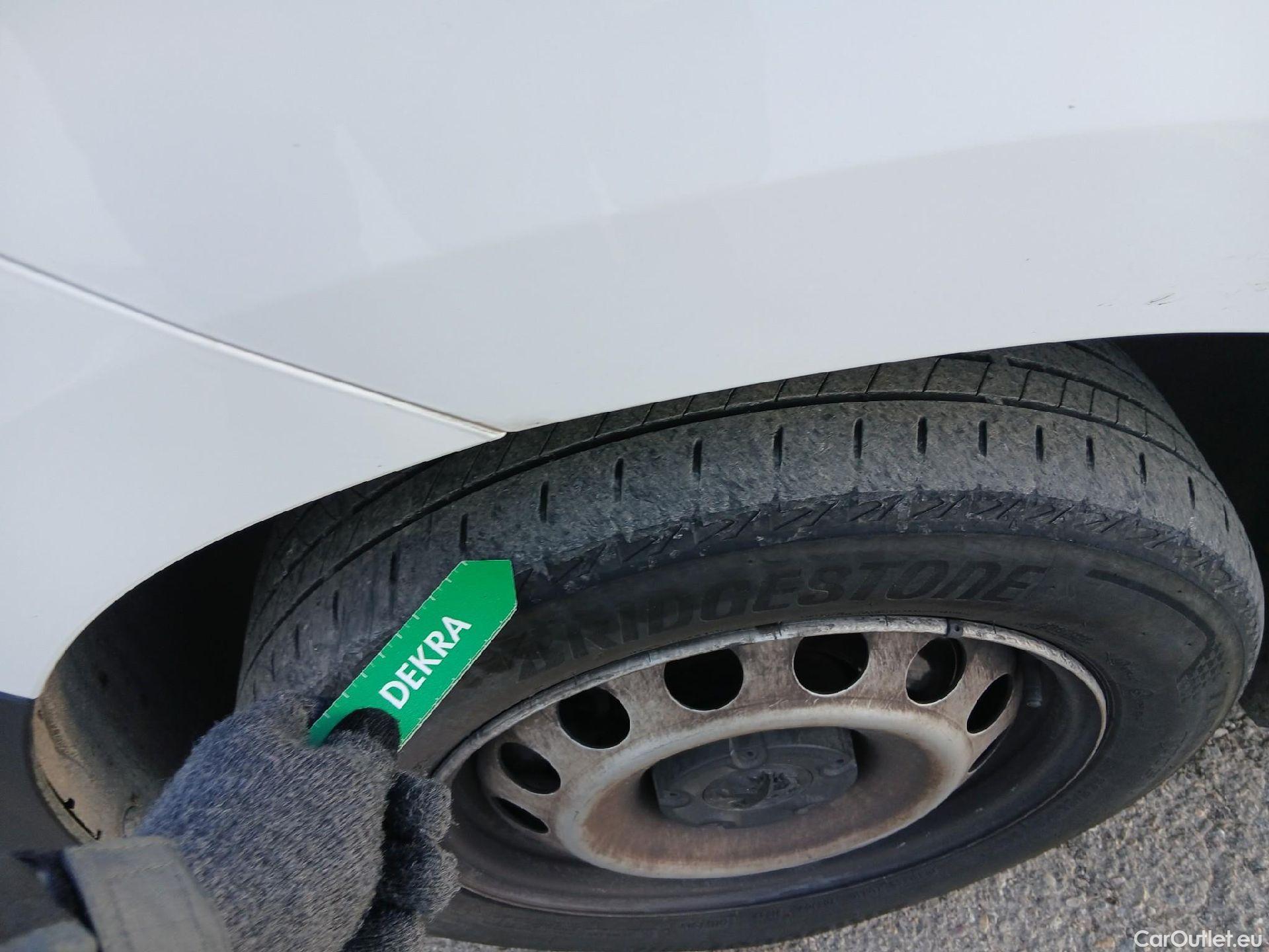  Peugeot  Partner PEUGEOT  / 2018 / 4P / furgón derivado de turismo Premium Long 1000kg BlueHDi 73kW #9