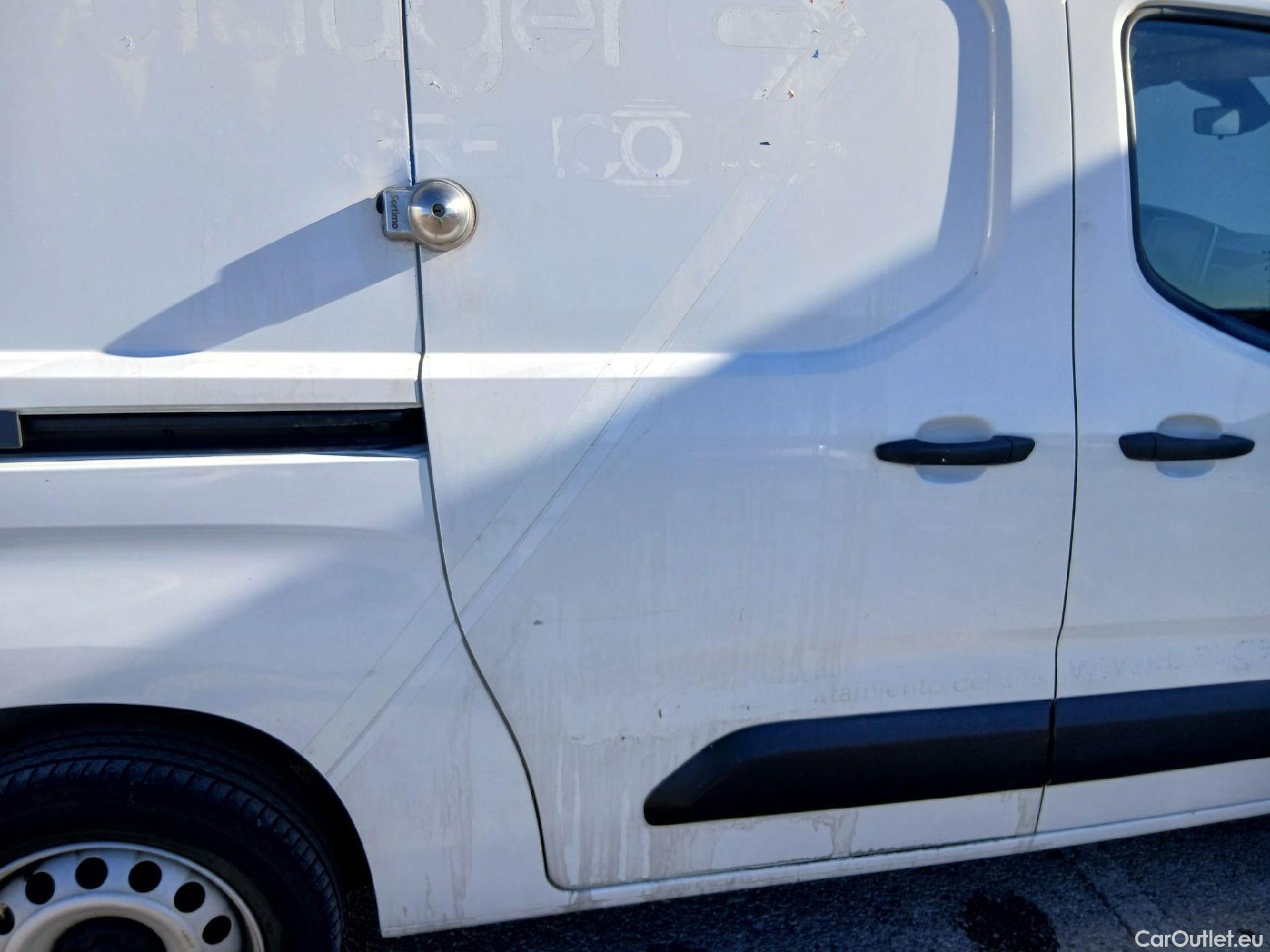  Peugeot  Partner PEUGEOT  / 2018 / 4P / furgón derivado de turismo Premium Long 1000kg BlueHDi 73kW #30