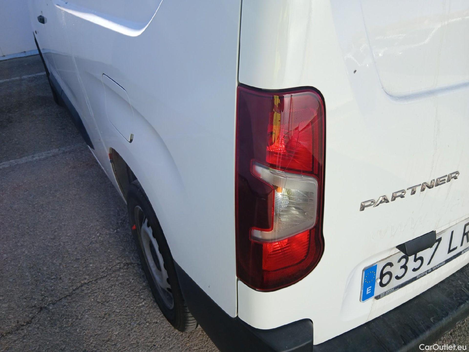  Peugeot  Partner PEUGEOT  / 2018 / 4P / furgón derivado de turismo Premium Long 1000kg BlueHDi 73kW #17