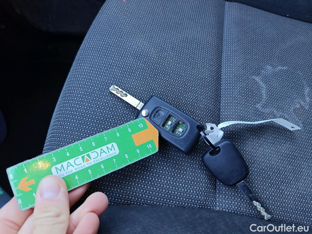  Peugeot  Partner PEUGEOT  VU 3p 2G furgón derivado de Furgón Confort L1 1.6 BlueHDi 55KW (75) #2