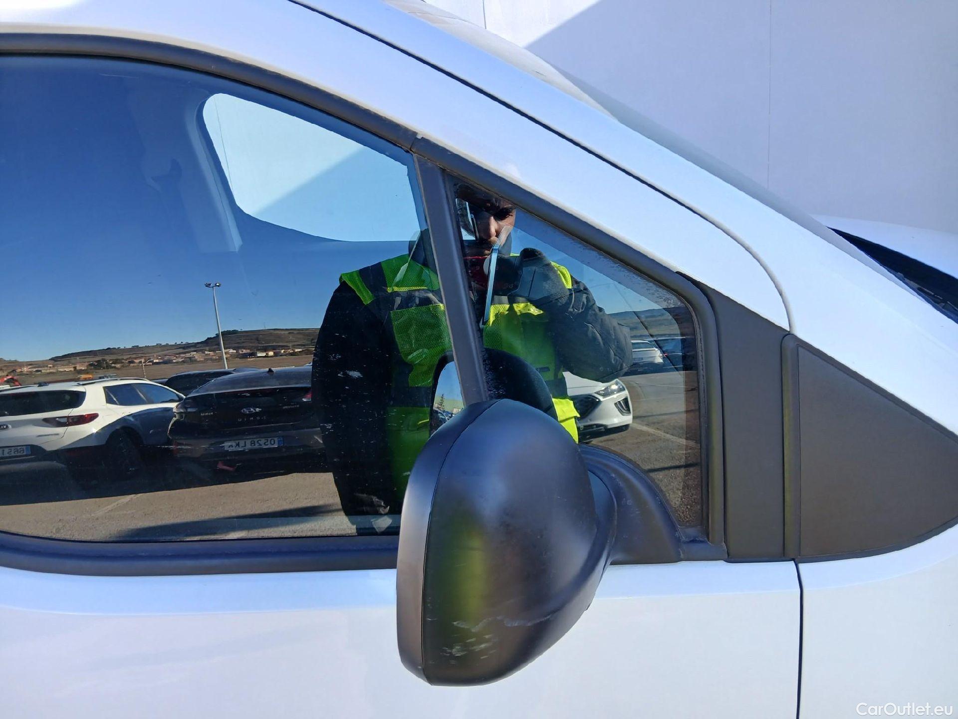  Peugeot  Partner PEUGEOT  / 2018 / 4P / furgón derivado de turismo Premium Long 1000kg BlueHDi 73kW #33