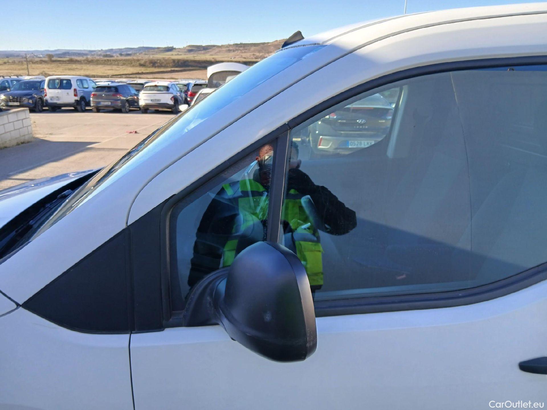  Peugeot  Partner PEUGEOT  / 2018 / 4P / furgón derivado de turismo Premium Long 1000kg BlueHDi 73kW #14