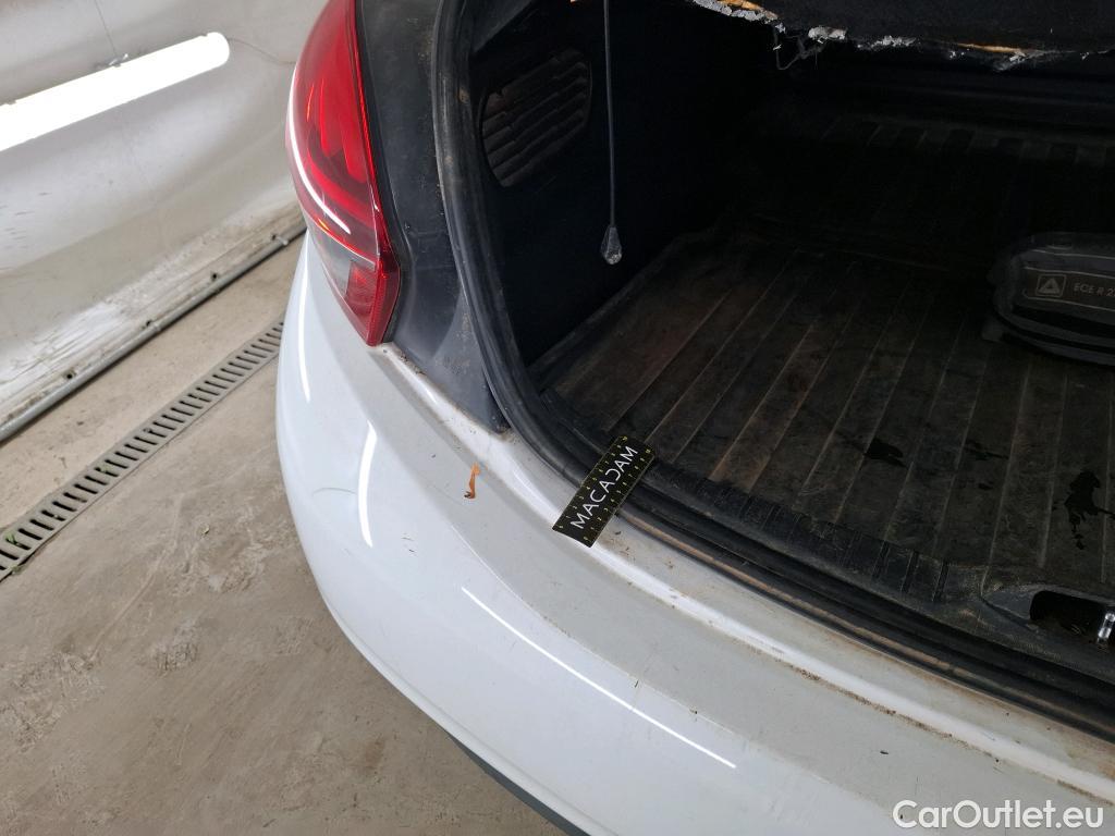  Peugeot  208 PEUGEOT  Affaire / 2015 / 5P / Berline BlueHDi 100 S&S PREMIUM PACK #11