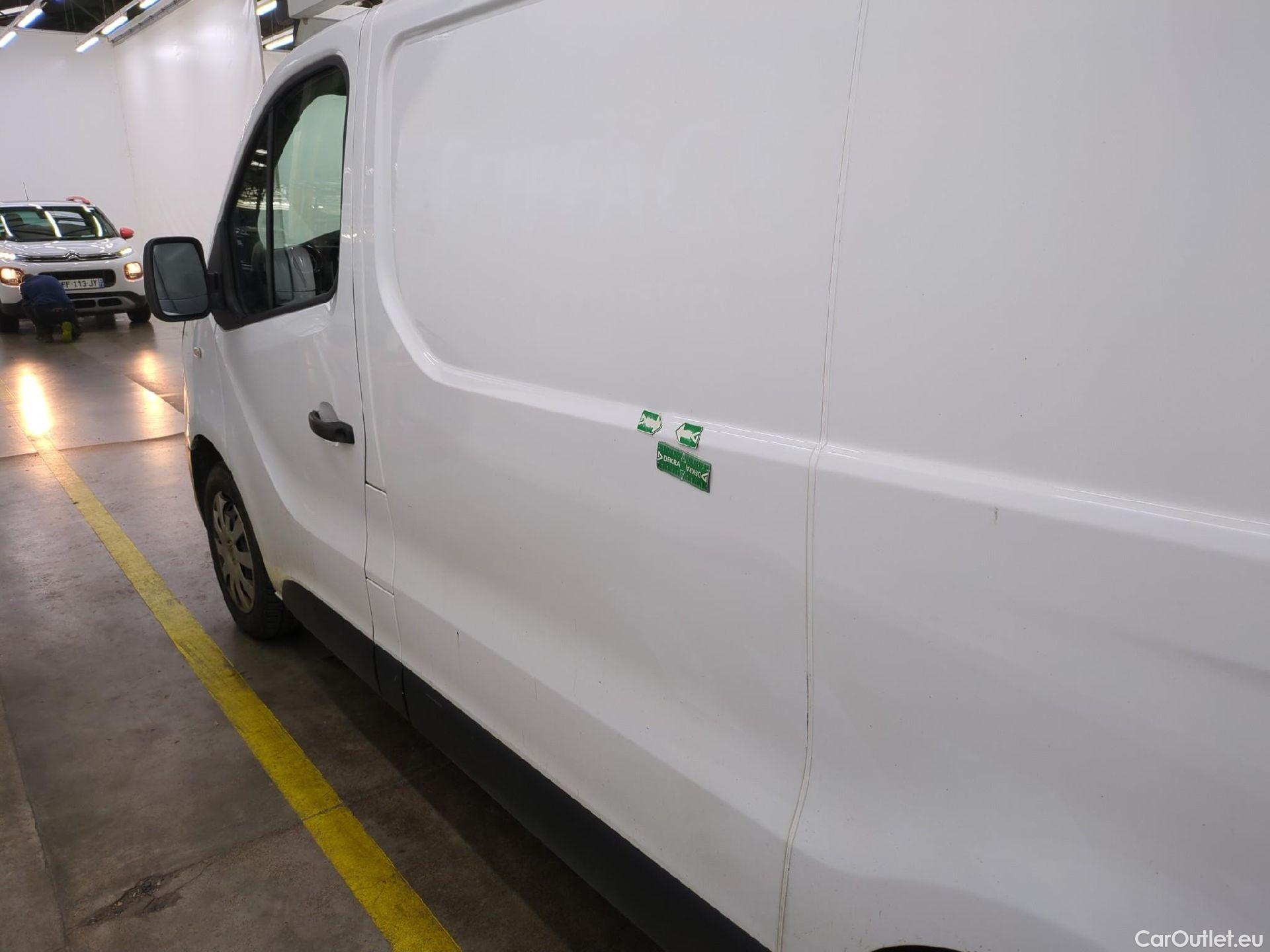  Renault  Trafic RENAULT  / 2019 / 4P / Fourgon tole NV FG GCF L1H1 1200 dCi 120 S&S #32