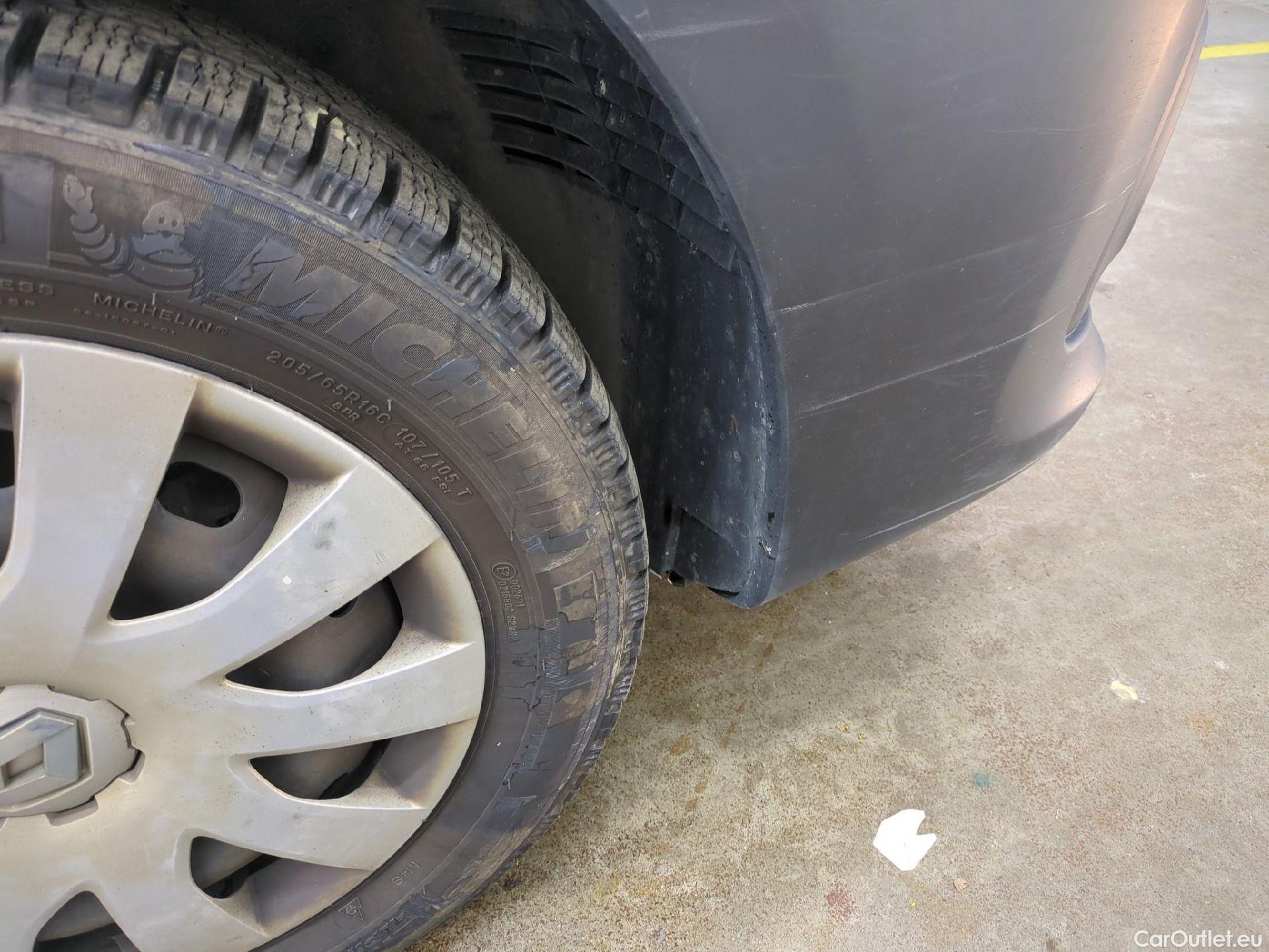  Renault  Trafic RENAULT  / 2019 / 4P / Fourgon tole NV FG GCF L1H1 1200 dCi 120 S&S #18