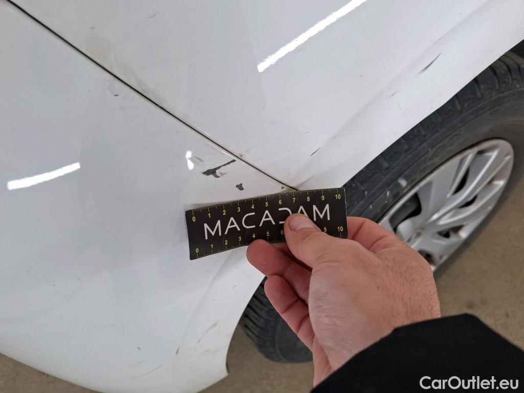  Peugeot  208 PEUGEOT  Affaire / 2015 / 5P / Berline BlueHDi 100 S&S PREMIUM PACK #18