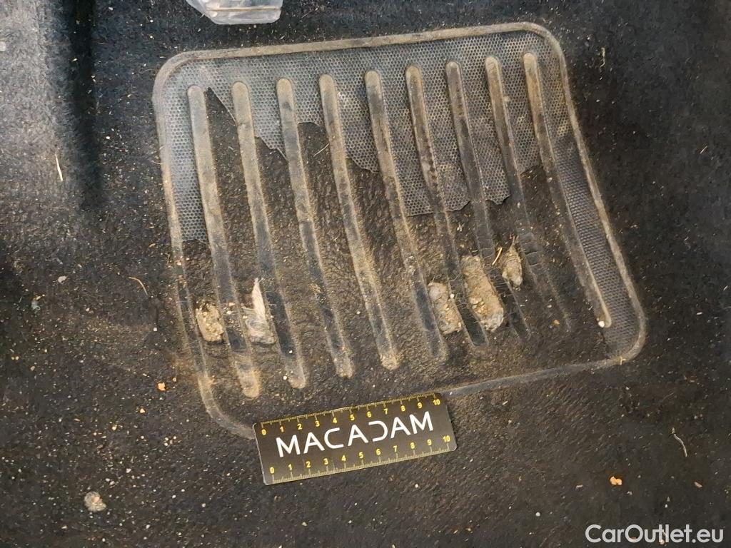  Peugeot  208 PEUGEOT  Affaire / 2015 / 5P / Berline BlueHDi 100 S&S PREMIUM PACK #2