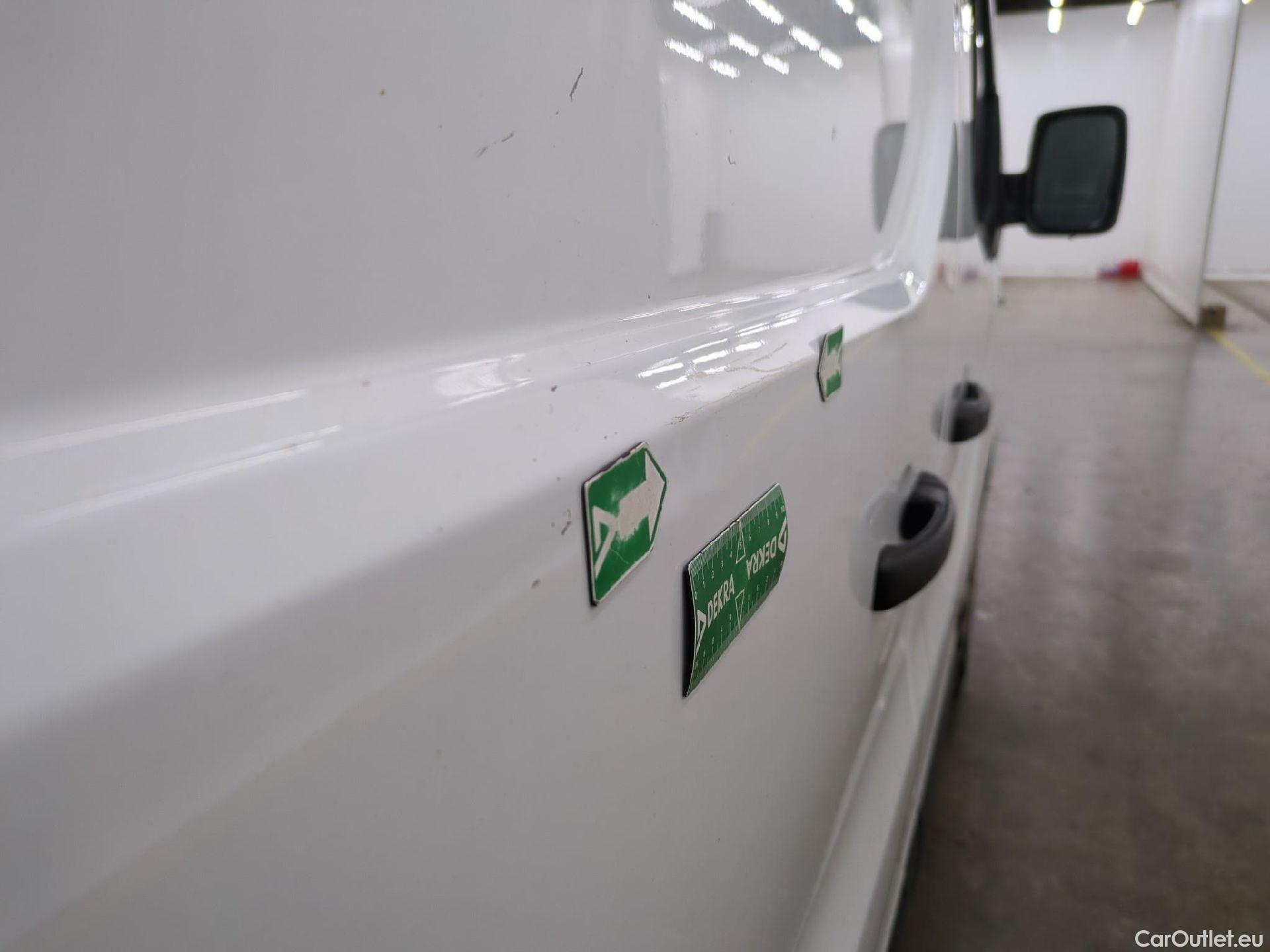  Renault  Trafic RENAULT  / 2019 / 4P / Fourgon tole NV FG GCF L1H1 1200 dCi 120 S&S #42