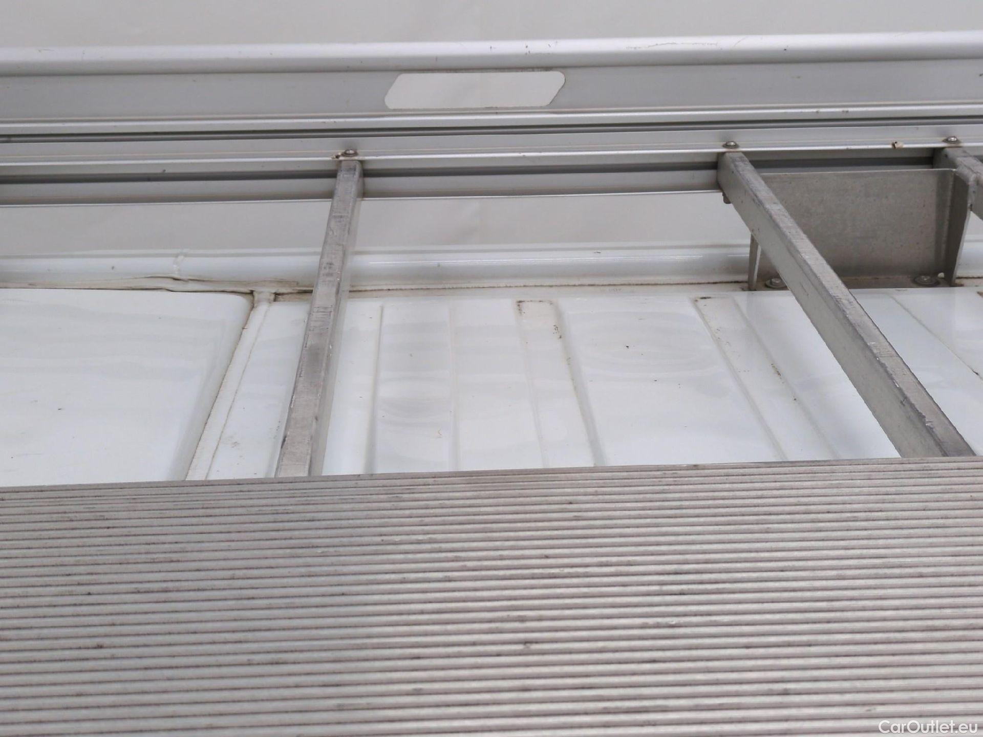  Renault  Trafic RENAULT  / 2019 / 4P / Fourgon tole NV FG GCF L1H1 1200 dCi 120 S&S #55