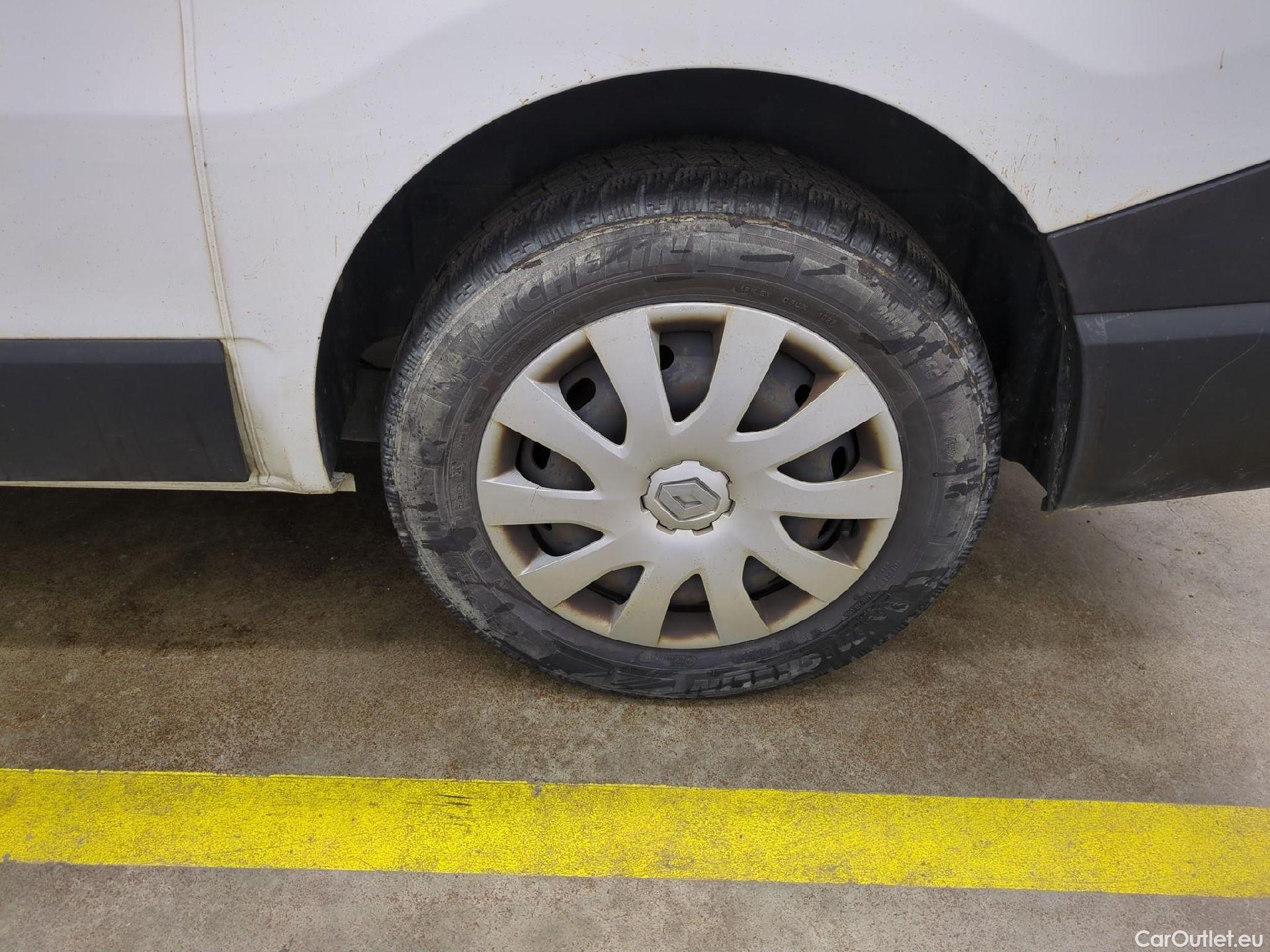  Renault  Trafic RENAULT  / 2019 / 4P / Fourgon tole NV FG GCF L1H1 1200 dCi 120 S&S #9