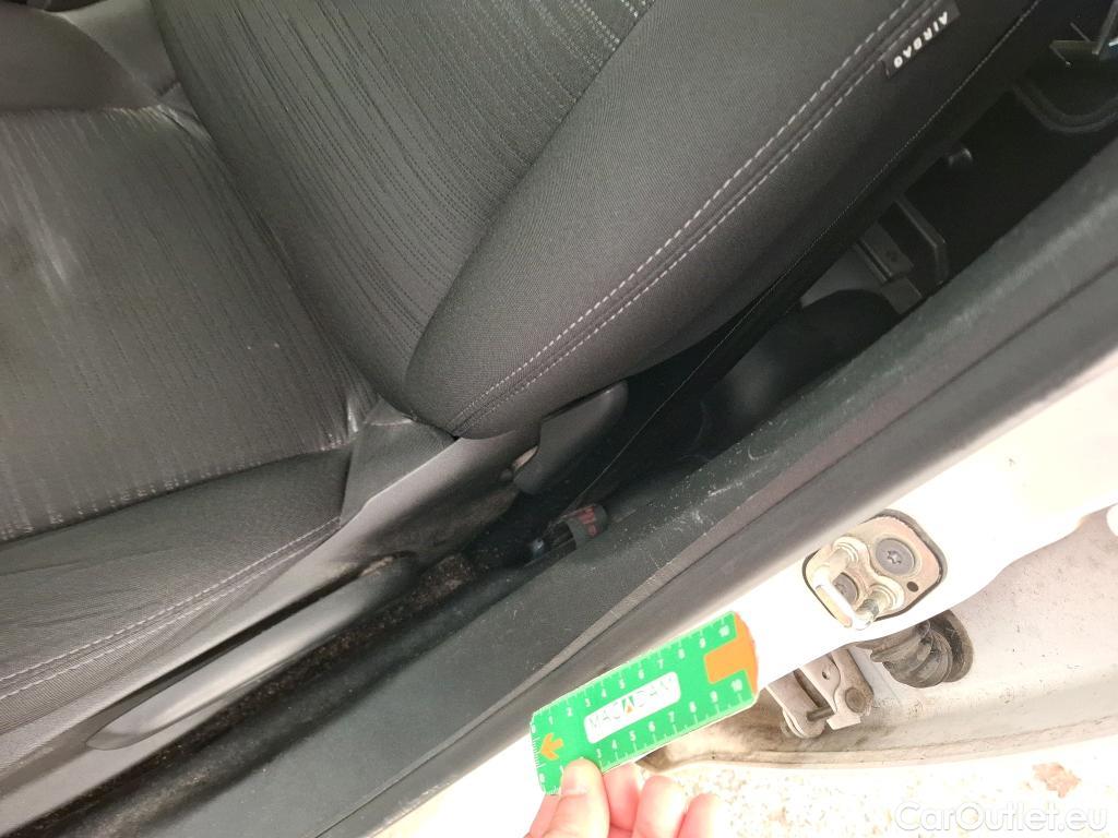  Peugeot  208  Affaire Premium 1.5 HDi 100CV BVM5 E6dT #17