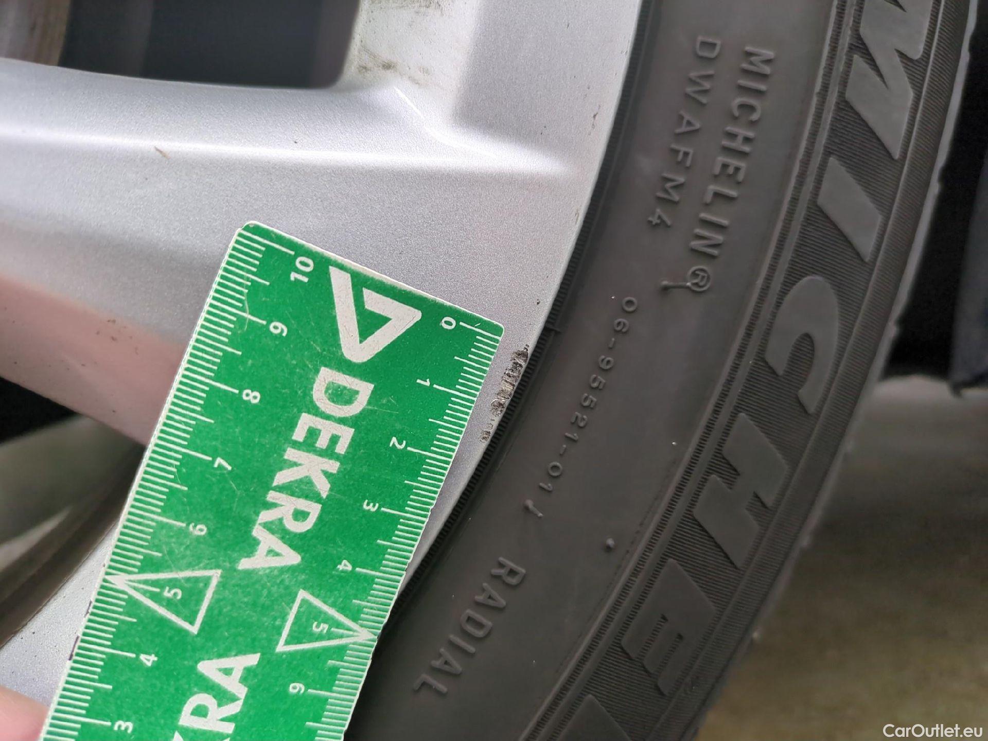  Bmw  Serie 2 BMW  Gran Tourer / 2018 / 5P / monospace 218d Business Design Auto #25