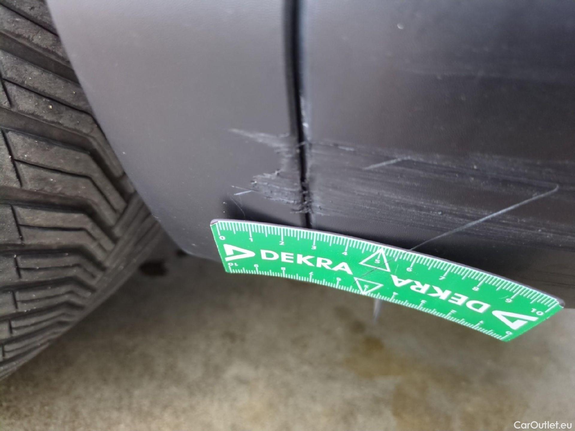  Citroen  C4  Berline Feel 1.2 PureTech 130CV BVA8 6E #34